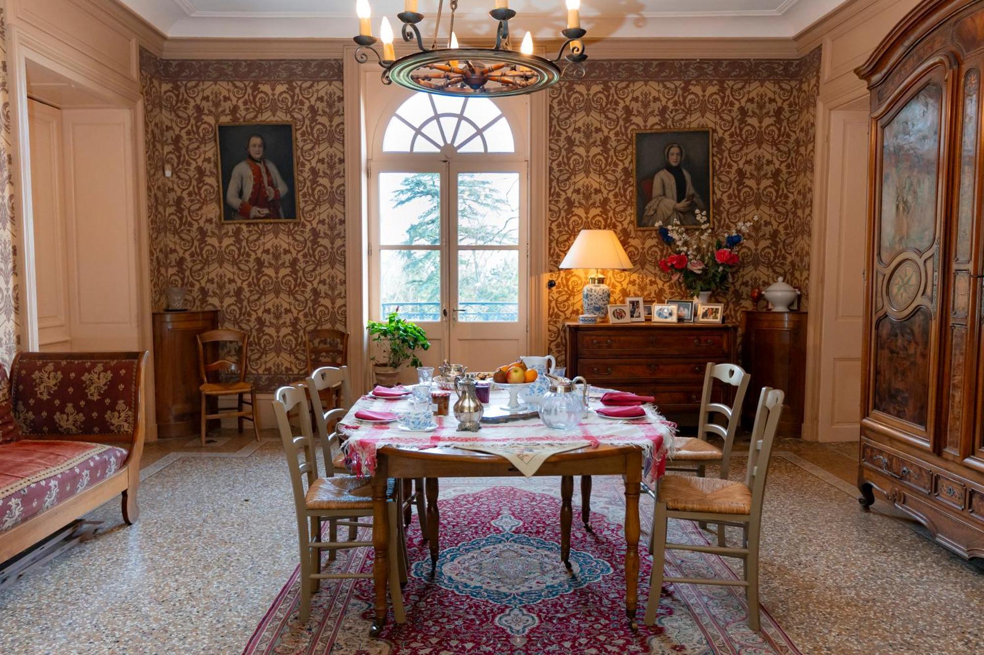 Bed and Breakfast Domaine De Montclair à Pommiers  Extérieur photo